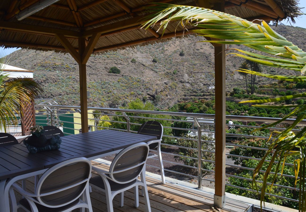 Finca Telde for a relaxing holiday with large groups. With private pool and nice hiking trails in Telde, Gran Canaria