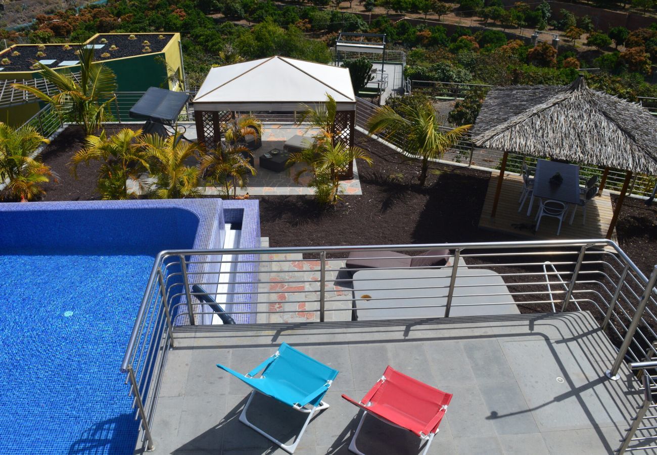 Finca Telde for a relaxing holiday with large groups. With private pool and nice hiking trails in Telde, Gran Canaria
