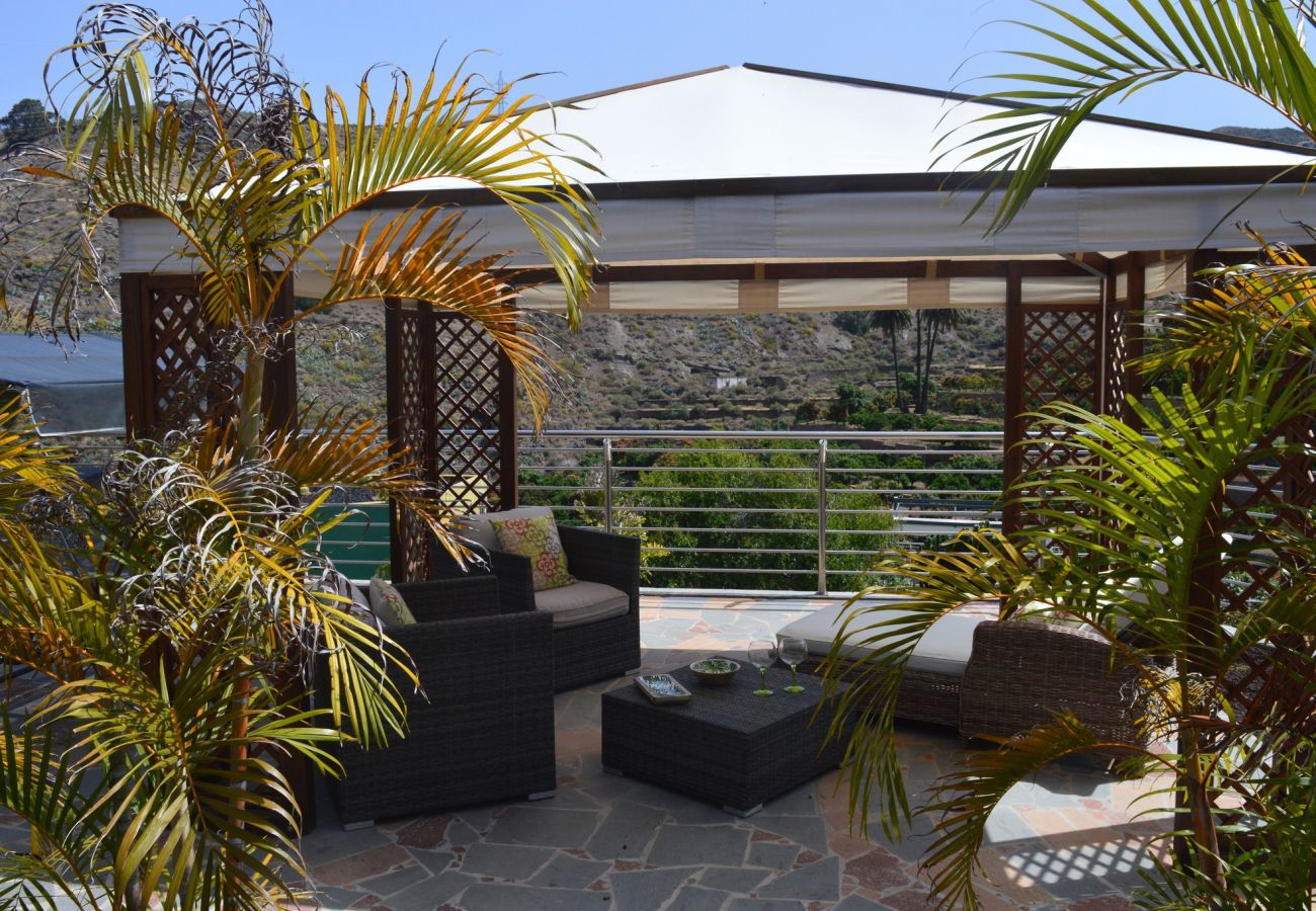 Finca Telde for a relaxing holiday with large groups. With private pool and nice hiking trails in Telde, Gran Canaria