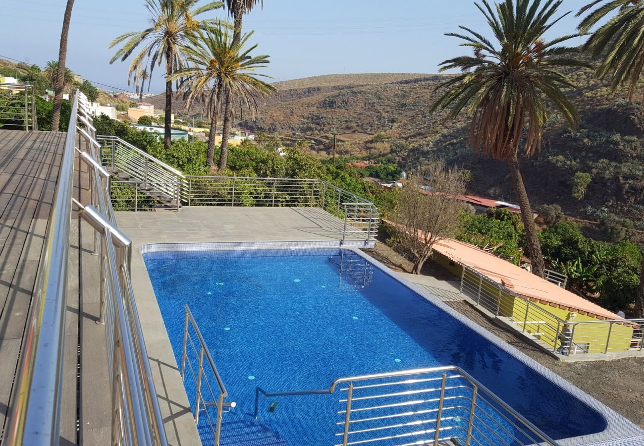Finca Telde for a relaxing holiday with large groups. With private pool and nice hiking trails in Telde, Gran Canaria