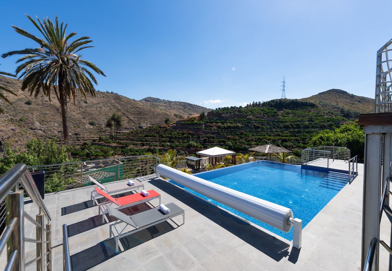 Finca Telde for a relaxing holiday with large groups. With private pool and nice hiking trails in Telde, Gran Canaria