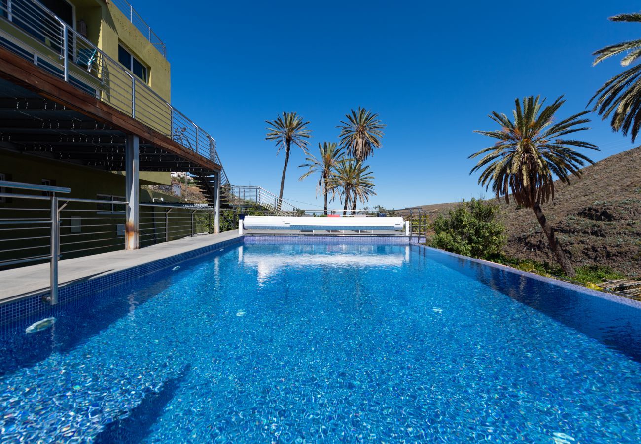 Finca Telde for a relaxing holiday with large groups. With private pool and nice hiking trails in Telde, Gran Canaria