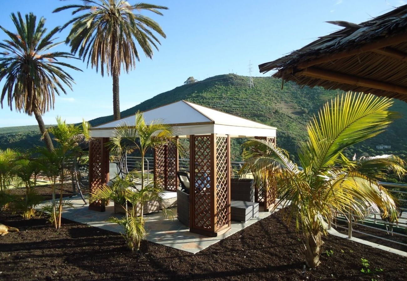Finca Telde for a relaxing holiday with large groups. With private pool and nice hiking trails in Telde, Gran Canaria