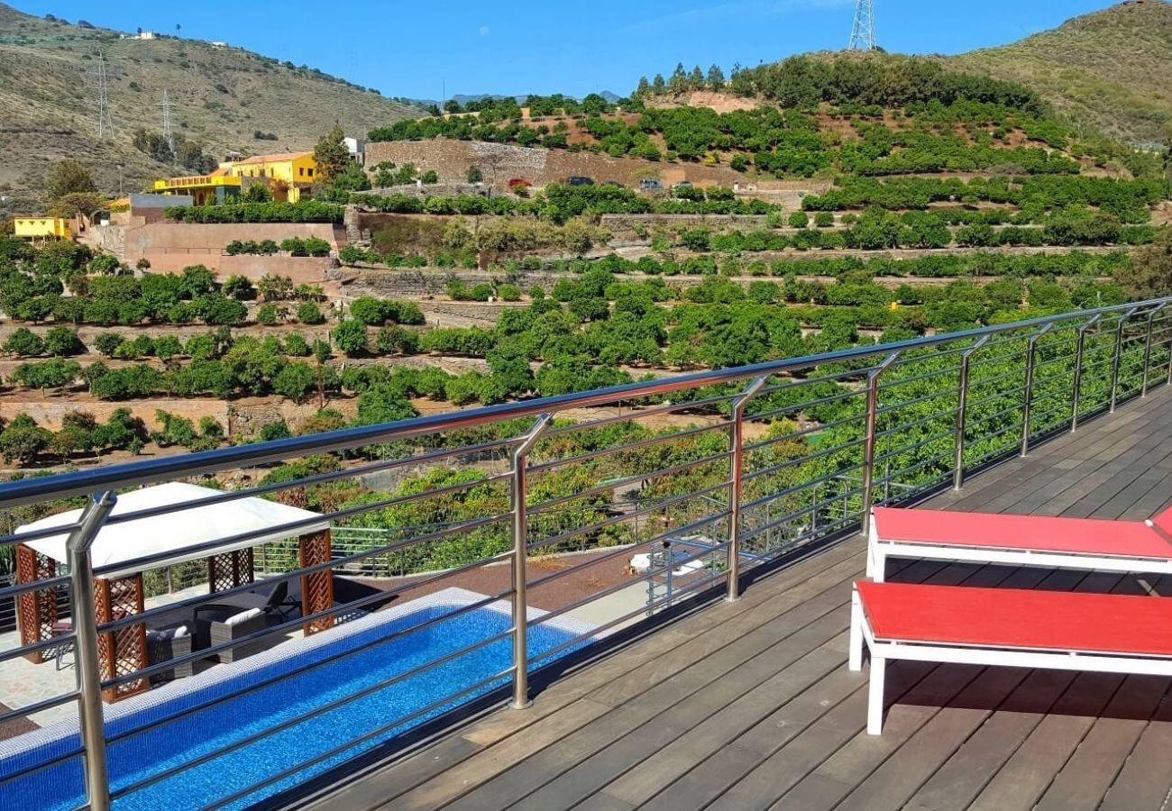 Finca Telde for a relaxing holiday with large groups. With private pool and nice hiking trails in Telde, Gran Canaria