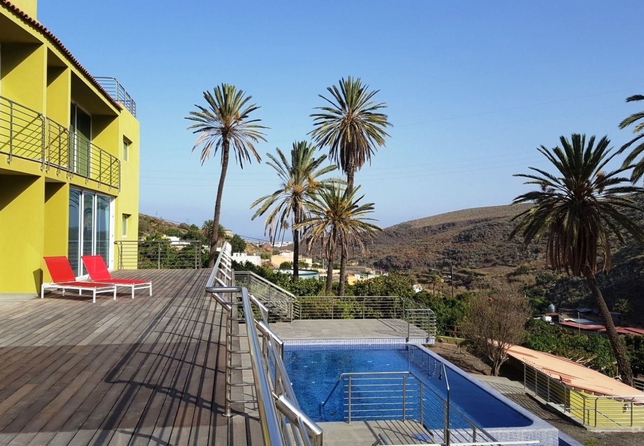 Finca Telde for a relaxing holiday with large groups. With private pool and nice hiking trails in Telde, Gran Canaria