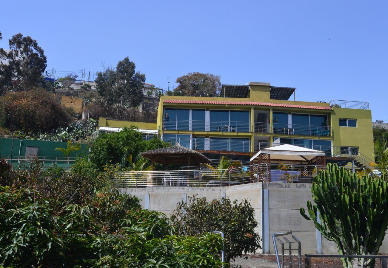 Finca Telde for a relaxing holiday with large groups. With private pool and nice hiking trails in Telde, Gran Canaria