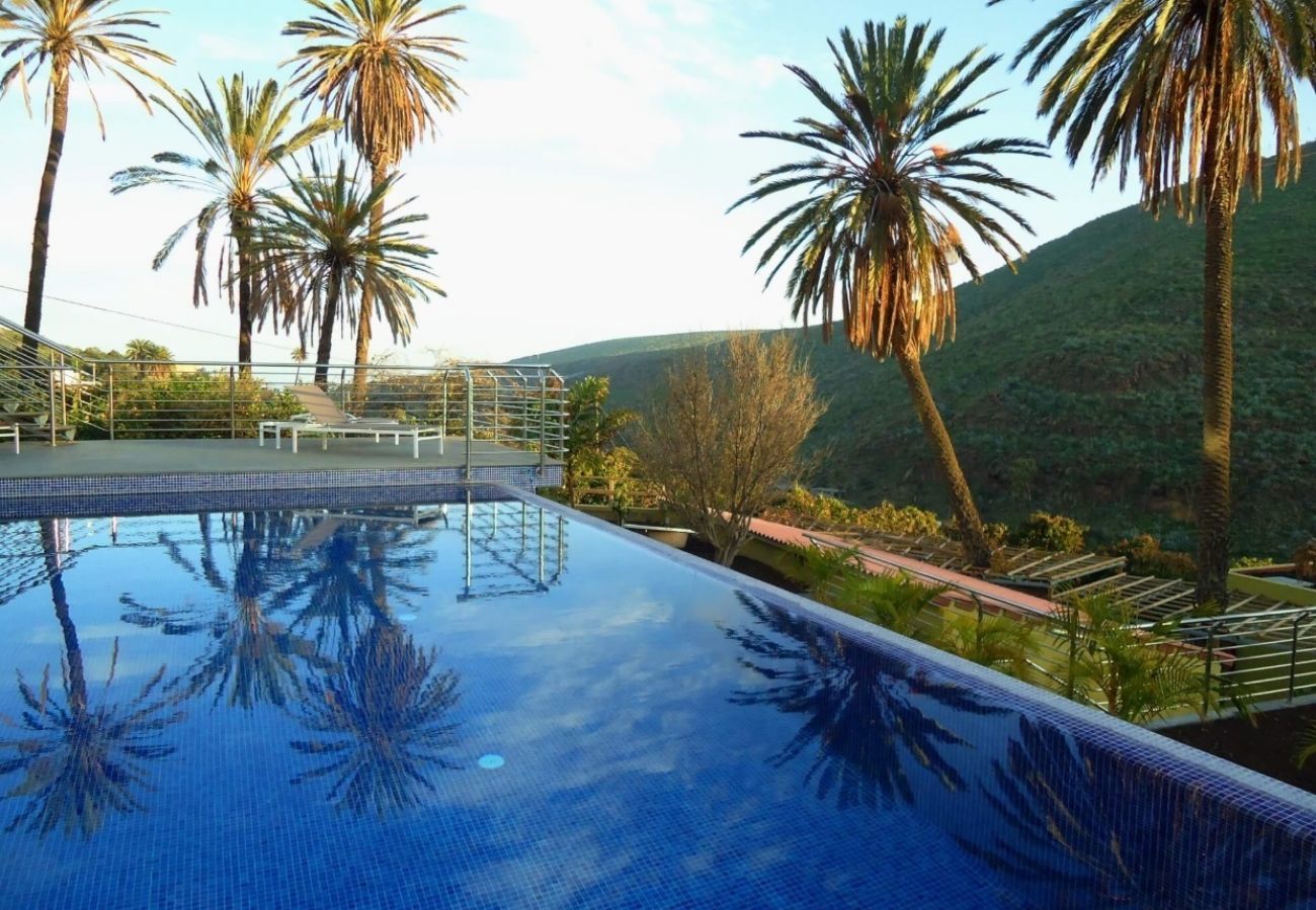 Finca Telde for a relaxing holiday with large groups. With private pool and nice hiking trails in Telde, Gran Canaria