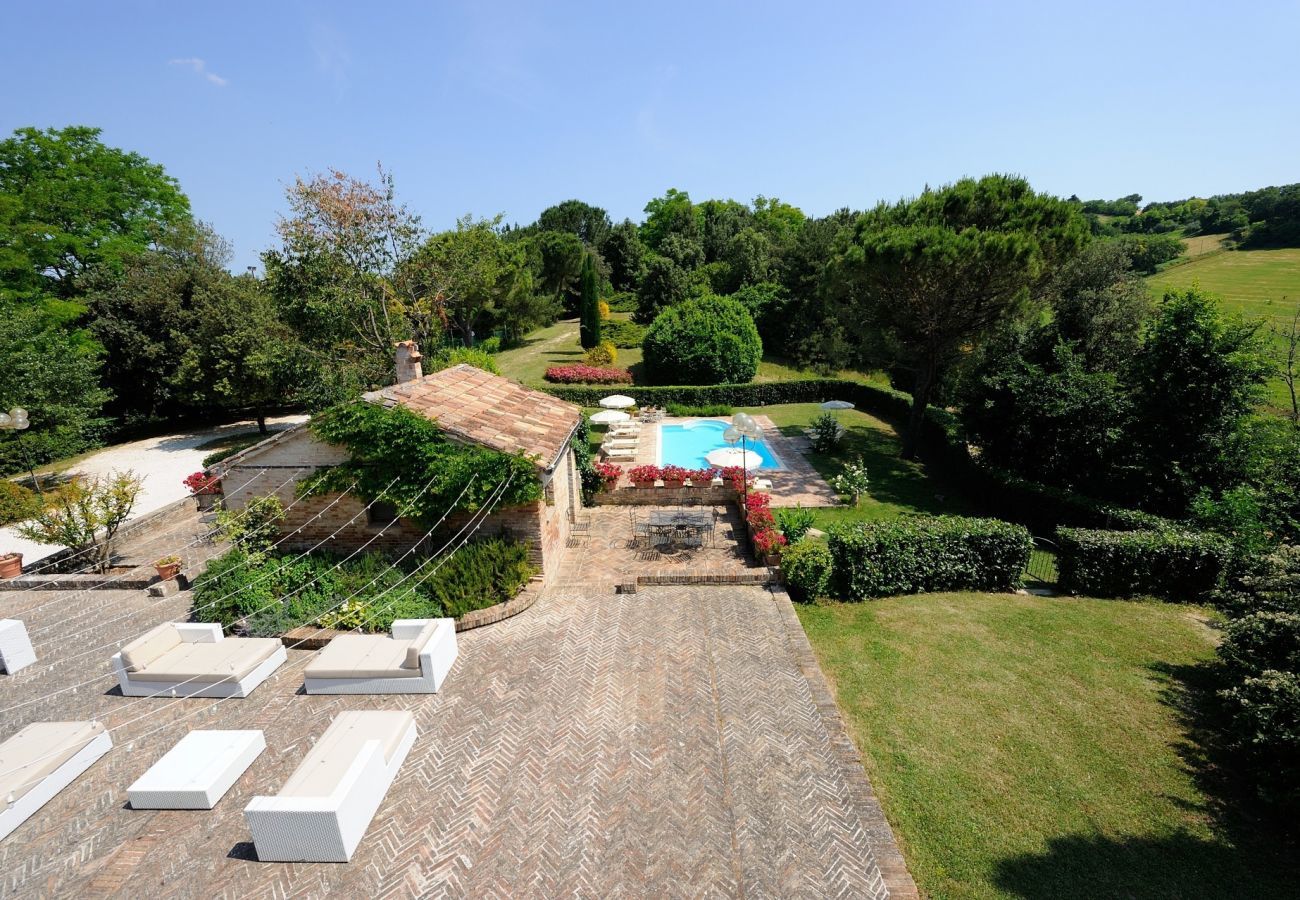 Villa Storica is a luxurious dreamvilla with private pool and vineyard in Le Marche, Italy