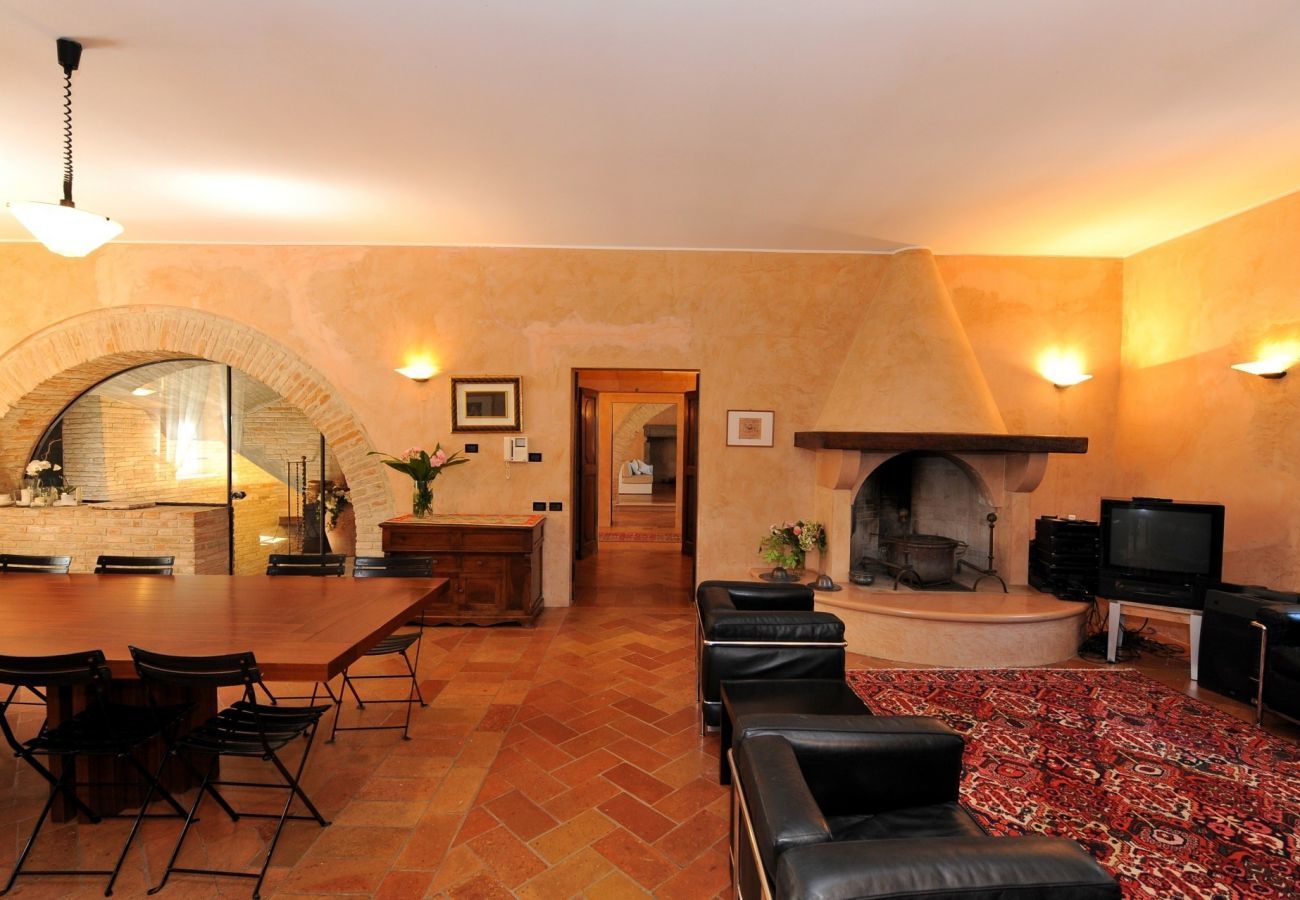 Villa Storica is a luxurious dreamvilla with private pool and vineyard in Le Marche, Italy