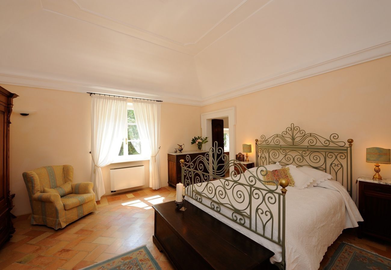 Villa Storica is a luxurious dreamvilla with private pool and vineyard in Le Marche, Italy