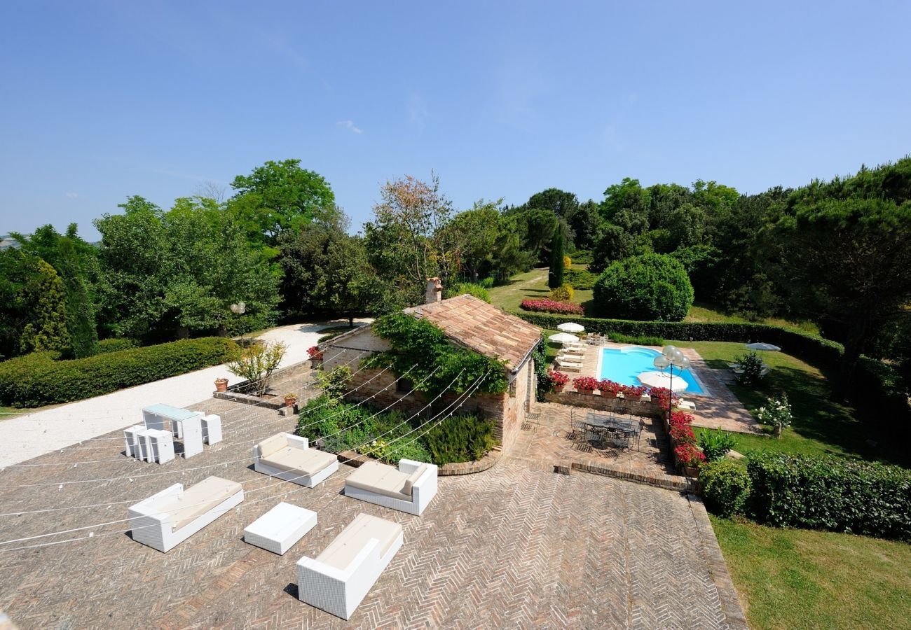 Villa Storica is a luxurious dreamvilla with private pool and vineyard in Le Marche, Italy