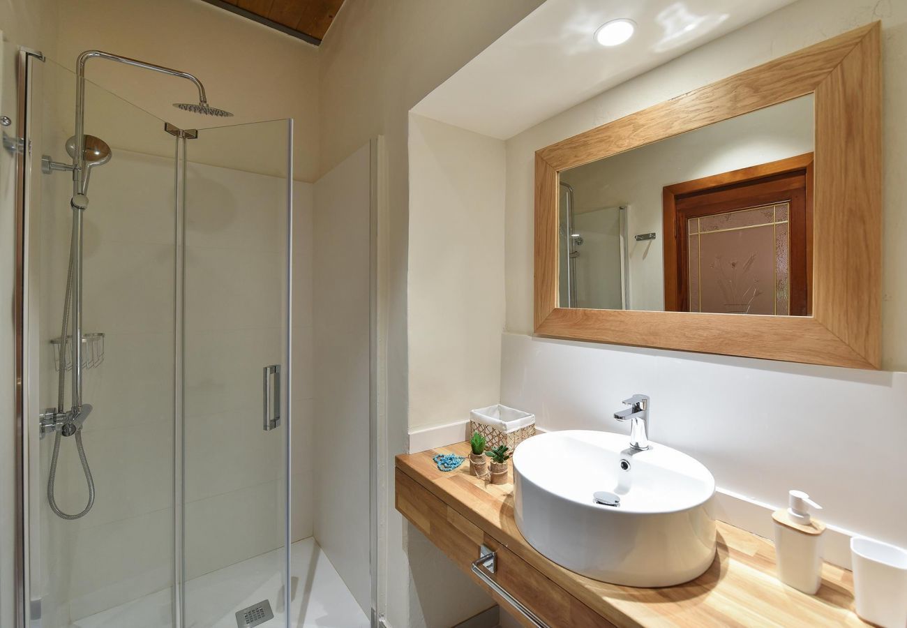 Finca del Norte is a spacious and modern holiday home with heated private pool in Arucas, Gran Canaria