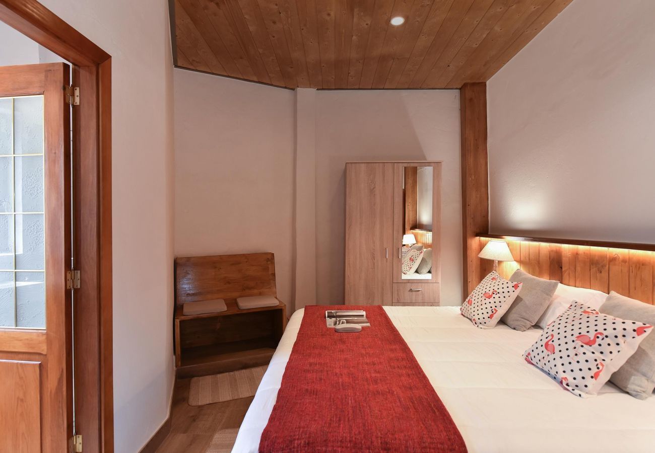 Finca del Norte is a spacious and modern holiday home with heated private pool in Arucas, Gran Canaria