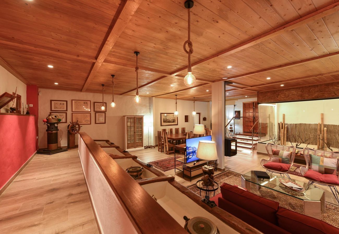 Finca del Norte is a spacious and modern holiday home with heated private pool in Arucas, Gran Canaria