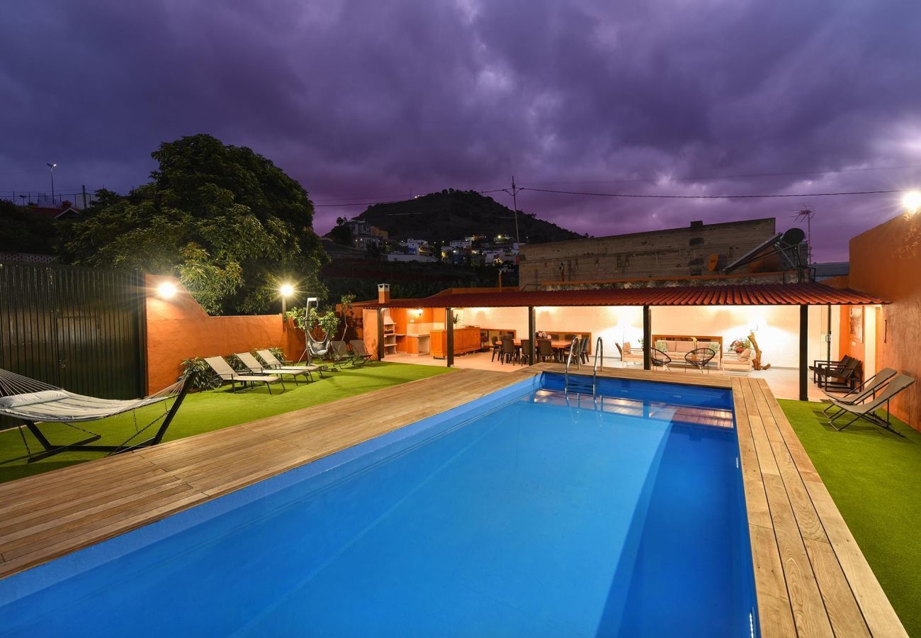 Finca del Norte is a spacious and modern holiday home with heated private pool in Arucas, Gran Canaria