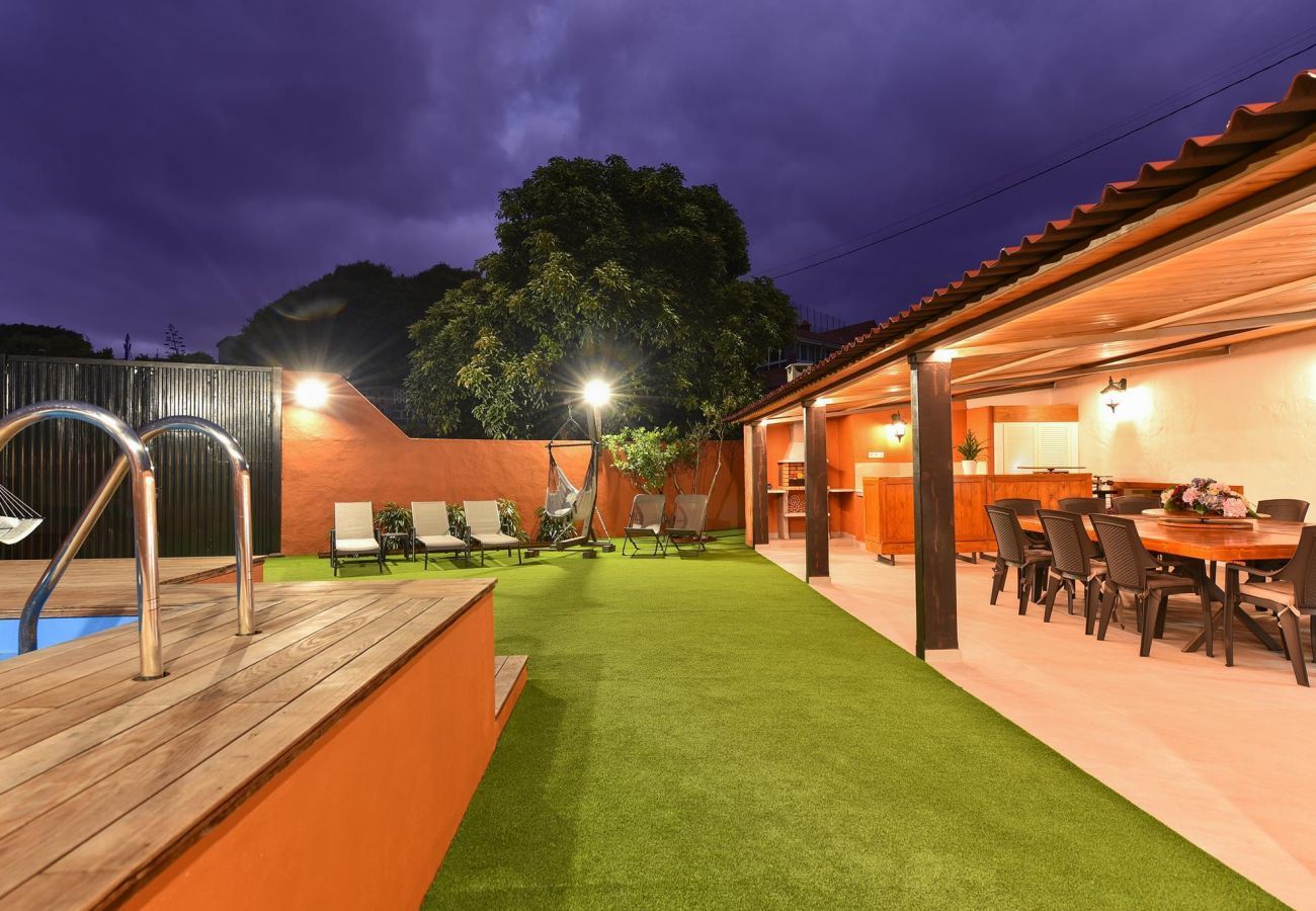 Finca del Norte is a spacious and modern holiday home with heated private pool in Arucas, Gran Canaria