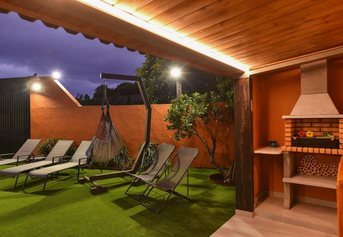 Finca del Norte is a spacious and modern holiday home with heated private pool in Arucas, Gran Canaria