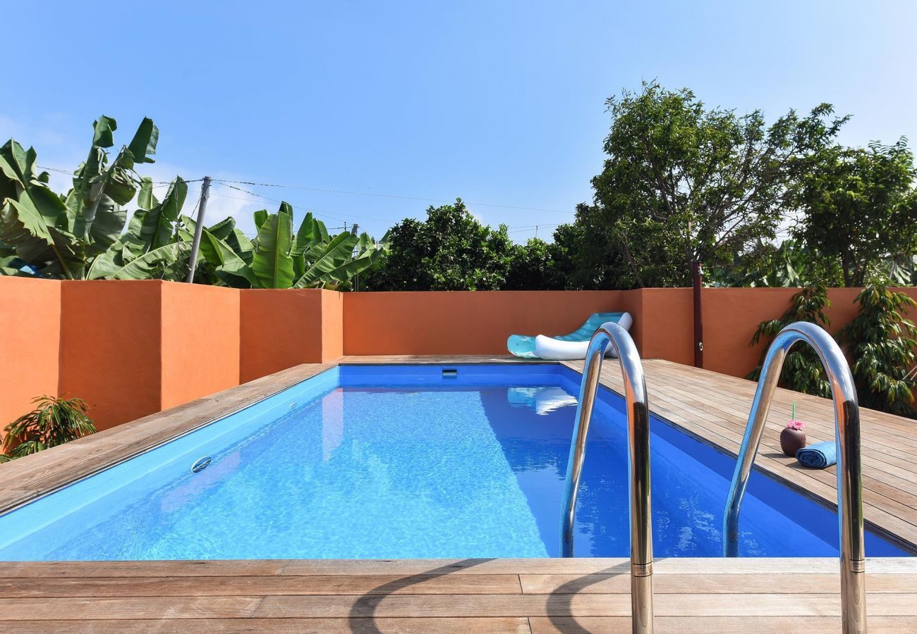 Finca del Norte is a spacious and modern holiday home with heated private pool in Arucas, Gran Canaria