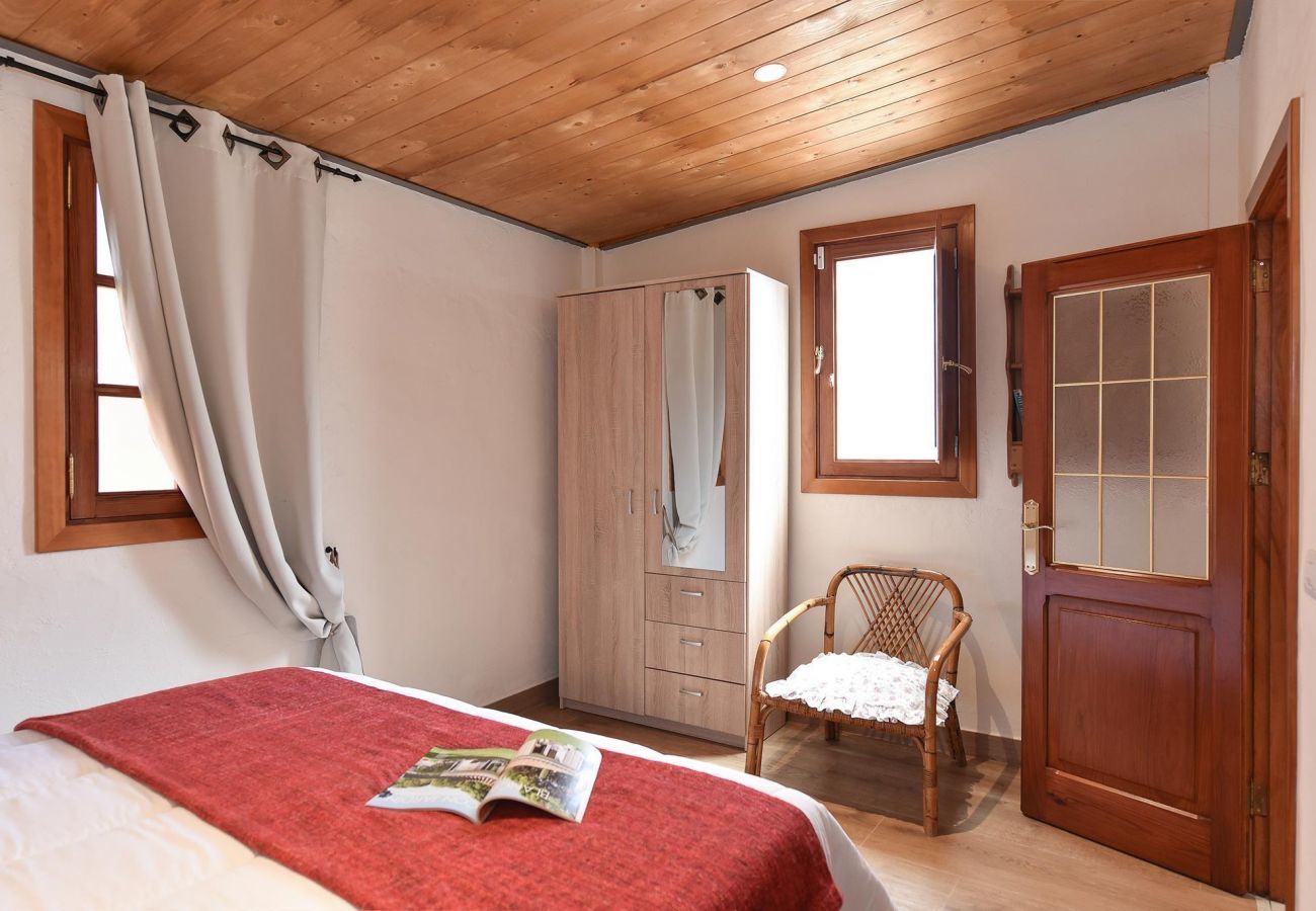 Finca del Norte is a spacious and modern holiday home with heated private pool in Arucas, Gran Canaria