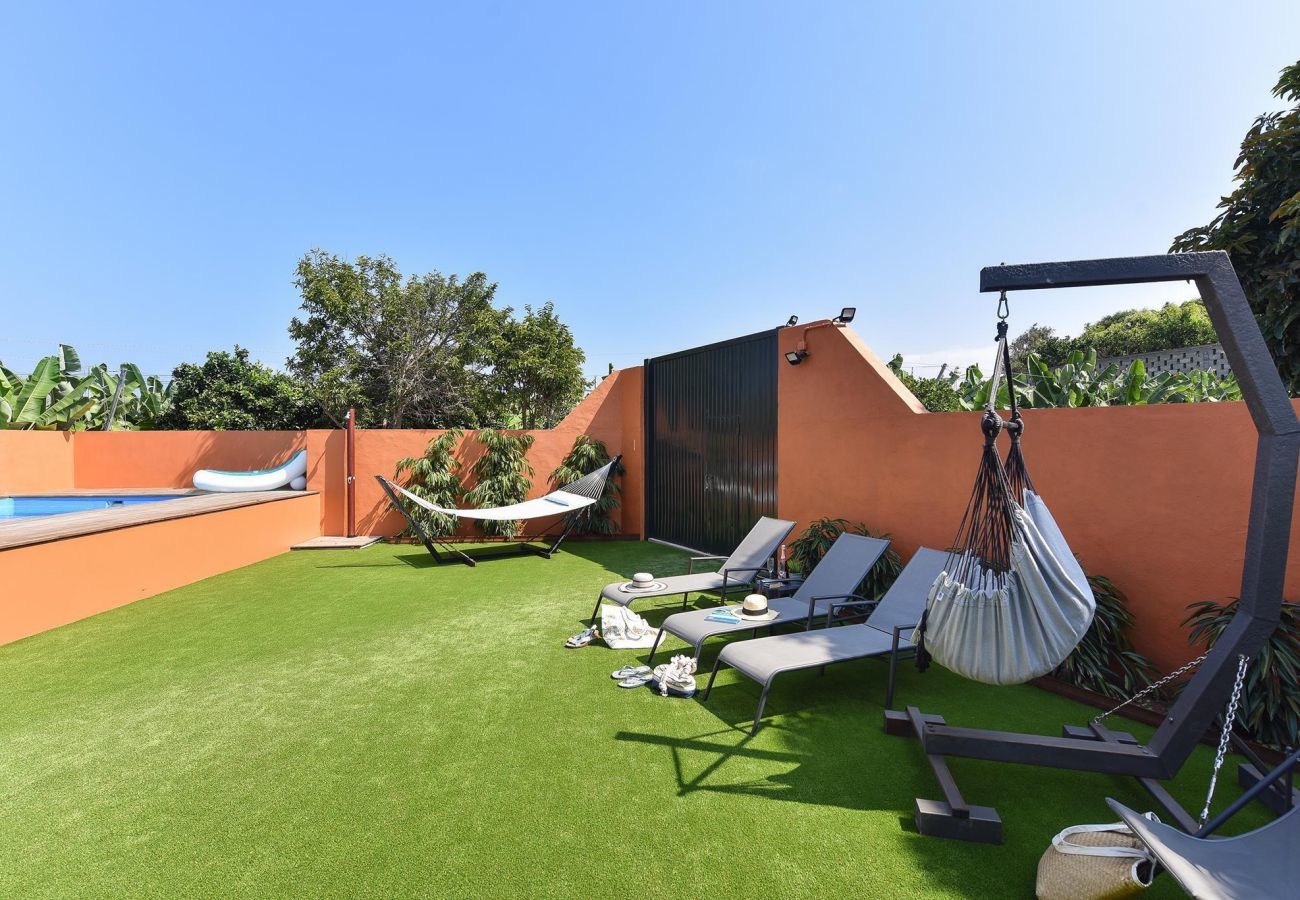 Finca del Norte is a spacious and modern holiday home with heated private pool in Arucas, Gran Canaria