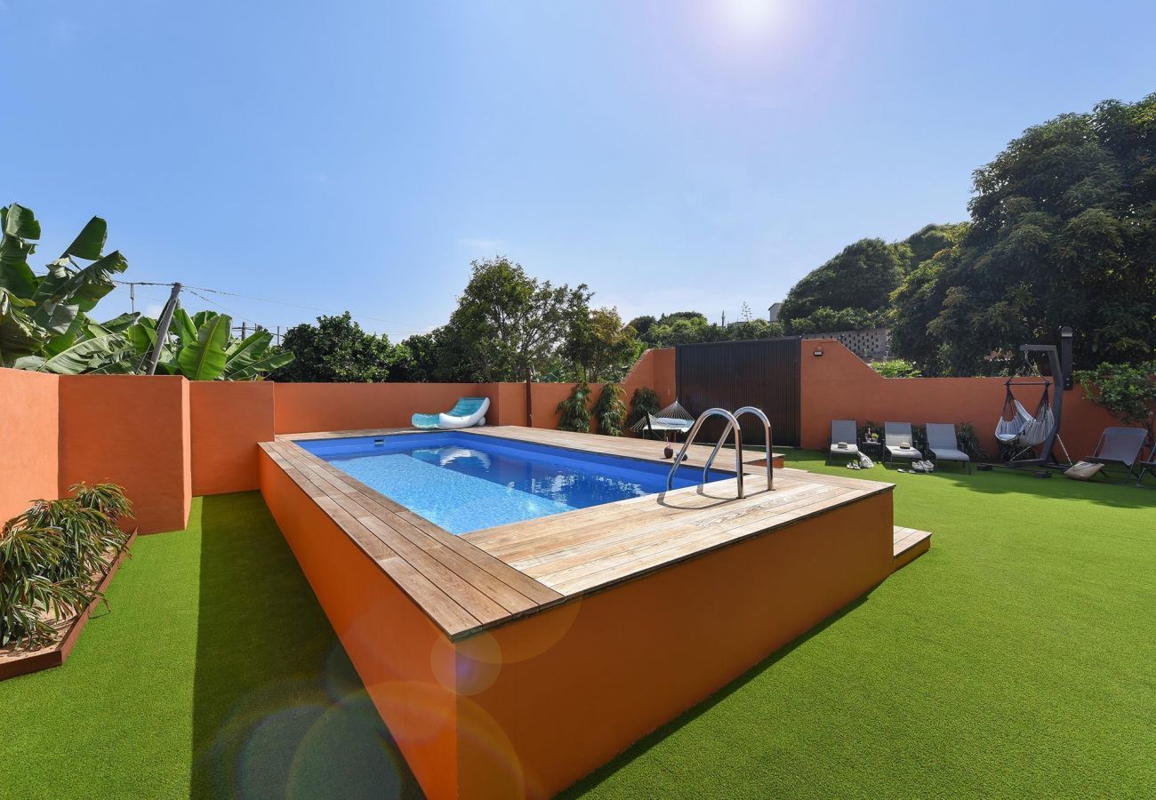 Finca del Norte is a spacious and modern holiday home with heated private pool in Arucas, Gran Canaria