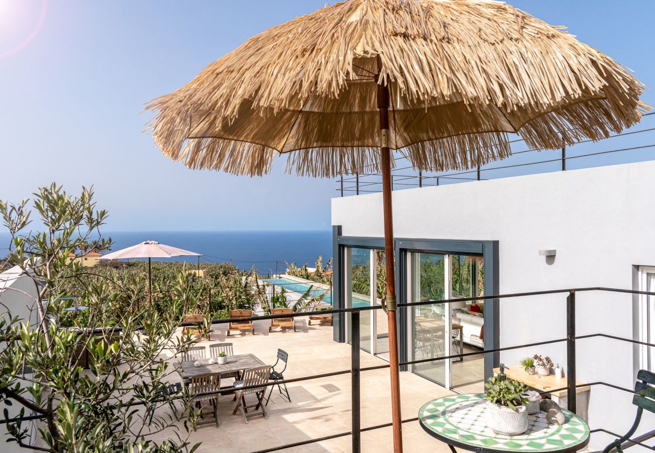 Casa Alba Marina is a luxurious holiday home with heated salt water pool and seaview in Tazacorte, La Palma