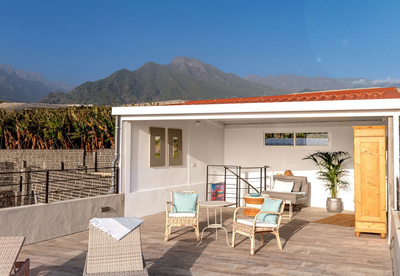 Casa Alba Marina is a luxurious holiday home with heated salt water pool and seaview in Tazacorte, La Palma