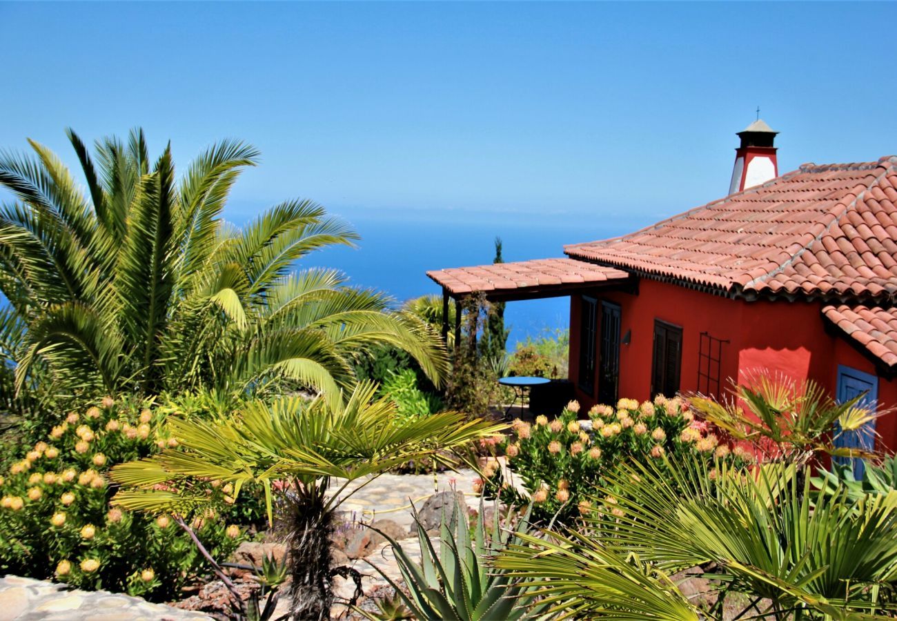 Pavilion Miramar is a tropical villa for two with sea view and lots of privacy in  Puntagorda, La Palma