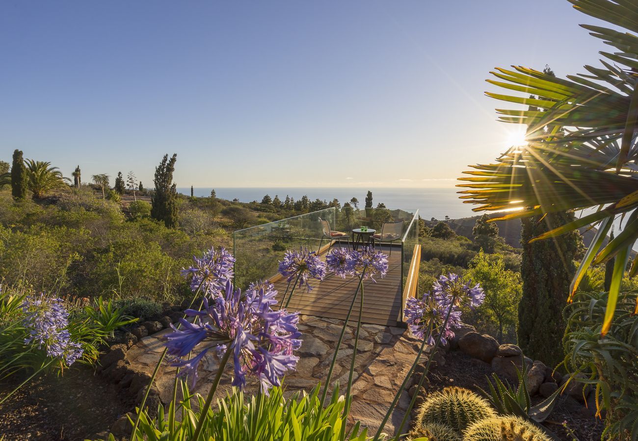 Pavilion Miramar is a tropical villa for two with sea view and lots of privacy in Puntagorda, La Palma