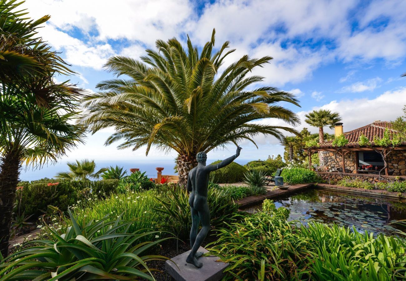 Villa Botanico is a tropical holiday villa with garden, heated private pool and panoramic sea view in Puntagorda, La Palma