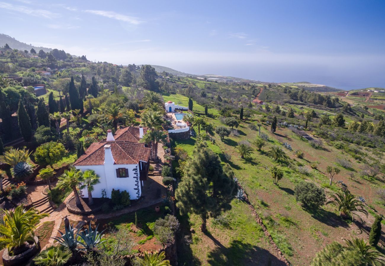 Villa Botanico is a tropical holiday villa with garden, heated private pool and panoramic sea view in Puntagorda, La Palma