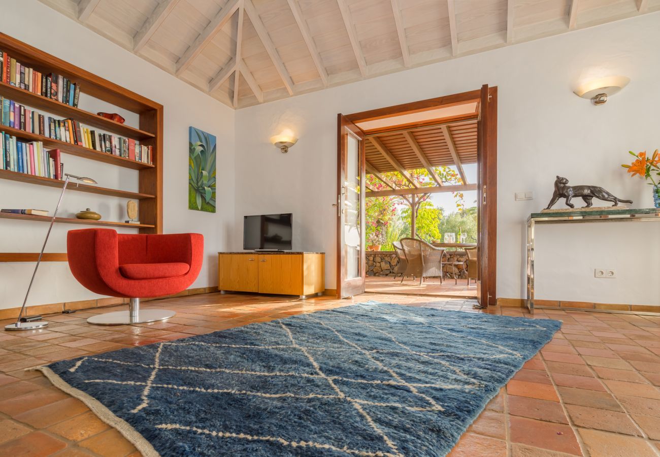 Villa Botanico is a luxurious holiday villa with garden, heated private pool and panoramic sea view in Puntagorda, La Palma