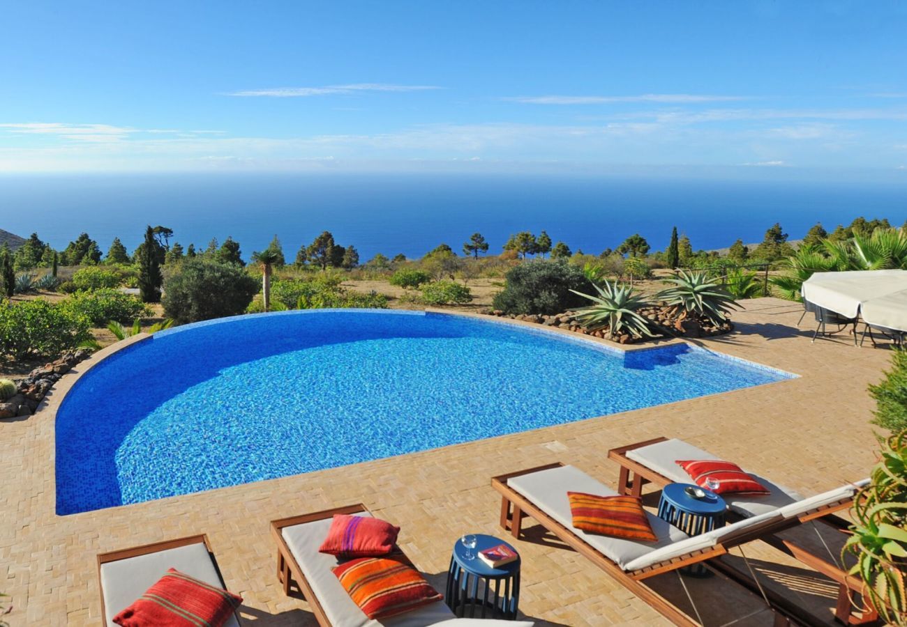 Villa Botanico is a luxurious holiday villa with garden, heated private pool and panoramic sea view in Puntagorda, La Palma