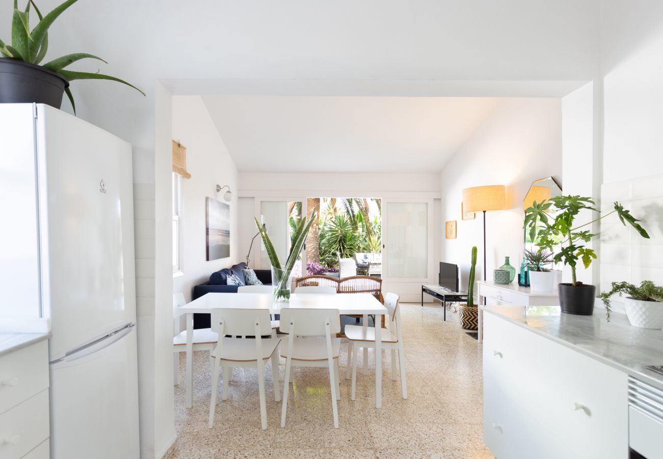 Casa Desiño I is a lovely Ibiza style holiday home with lots of privacy. View over the banana plantation in Guaza, Tenerife