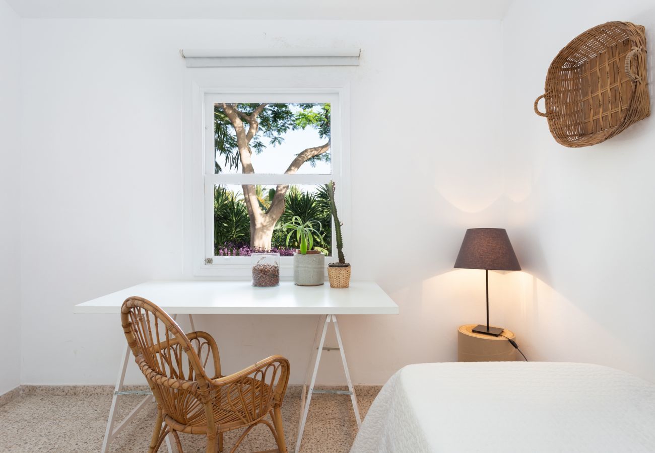 Casa Desiño I is a lovely Ibiza style holiday home with lots of privacy. View over the banana plantation in Guaza, Tenerife