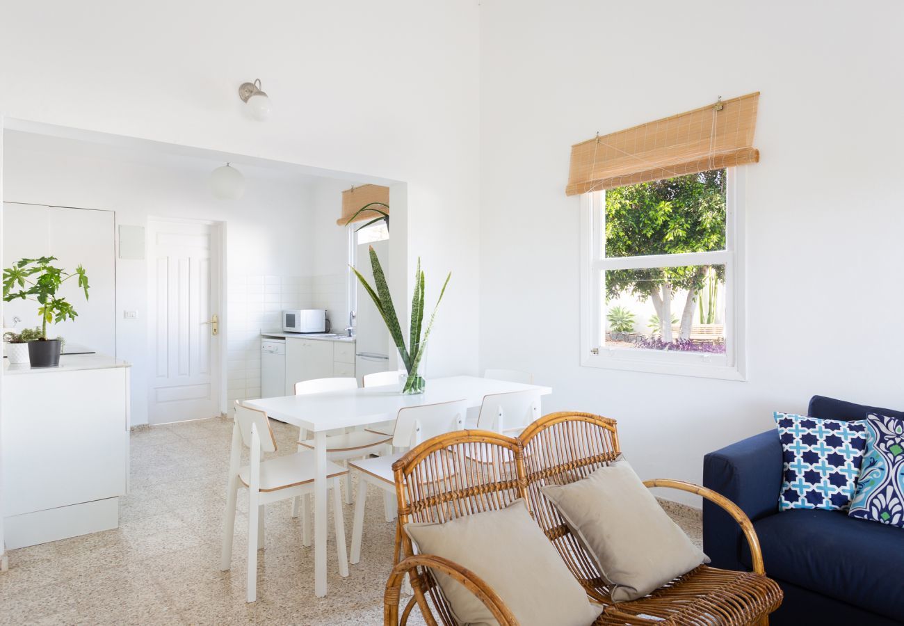 Casa Desiño I is a lovely Ibiza style holiday home with lots of privacy. View over the banana plantation in Guaza, Tenerife