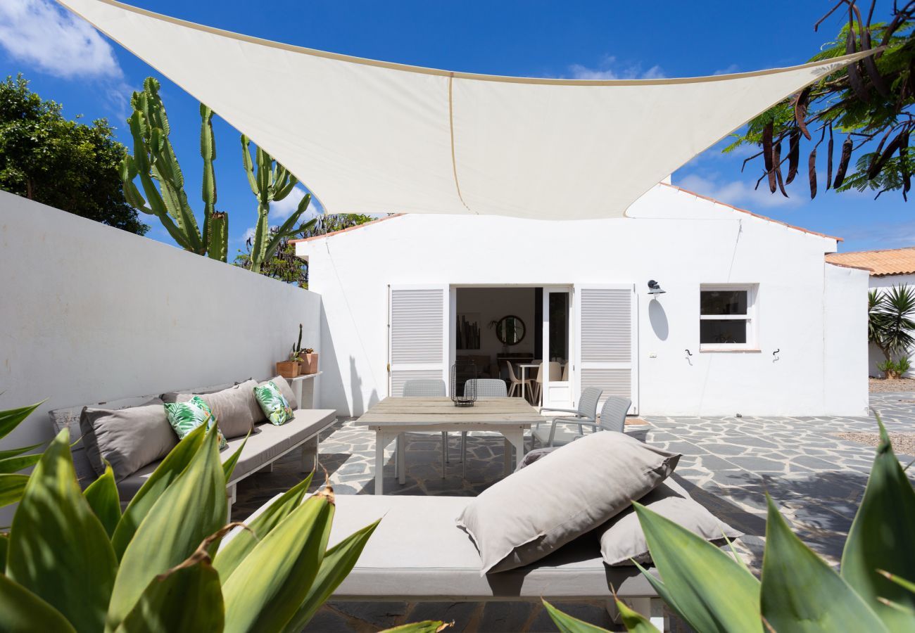 Casa Desiño II is a modern, detached holiday home with amazing outdoors in Guaza, Tenerife