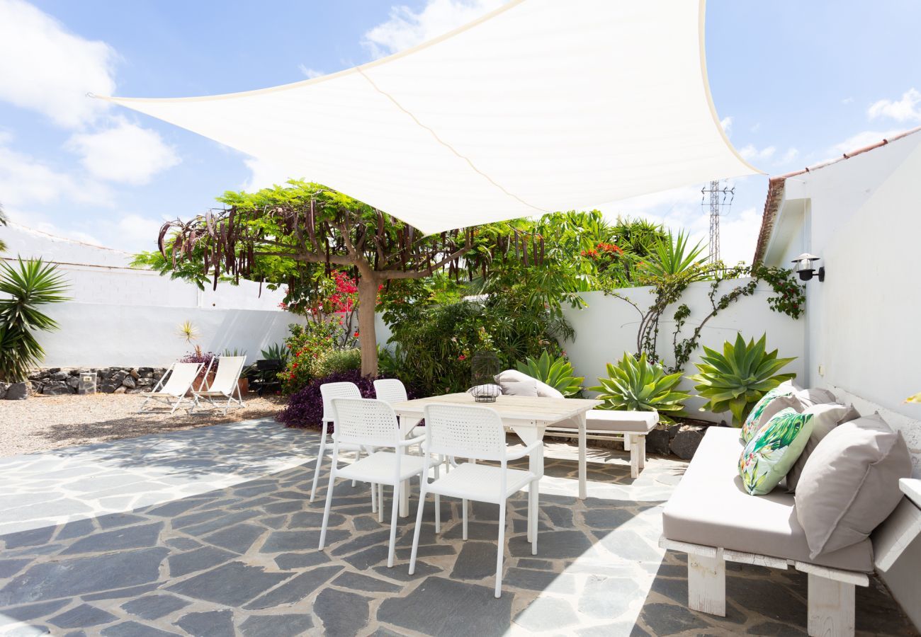 Casa Desiño II is a modern, detached holiday home with amazing outdoors in Guaza, Tenerife