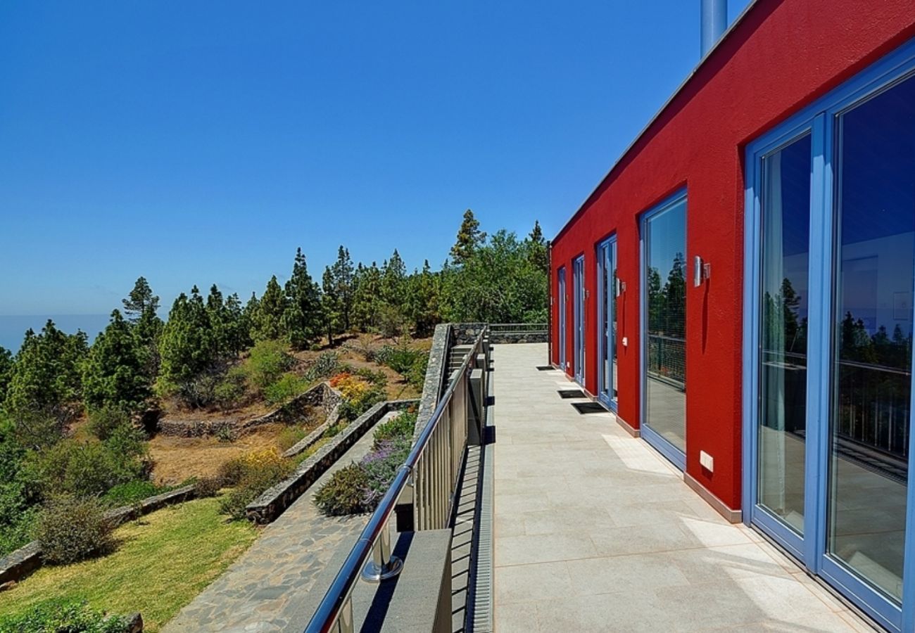 Villa Florasol is a luxurious and modern villa with heated private pool, sauna and unique seaview in Tijarafe, La Palma