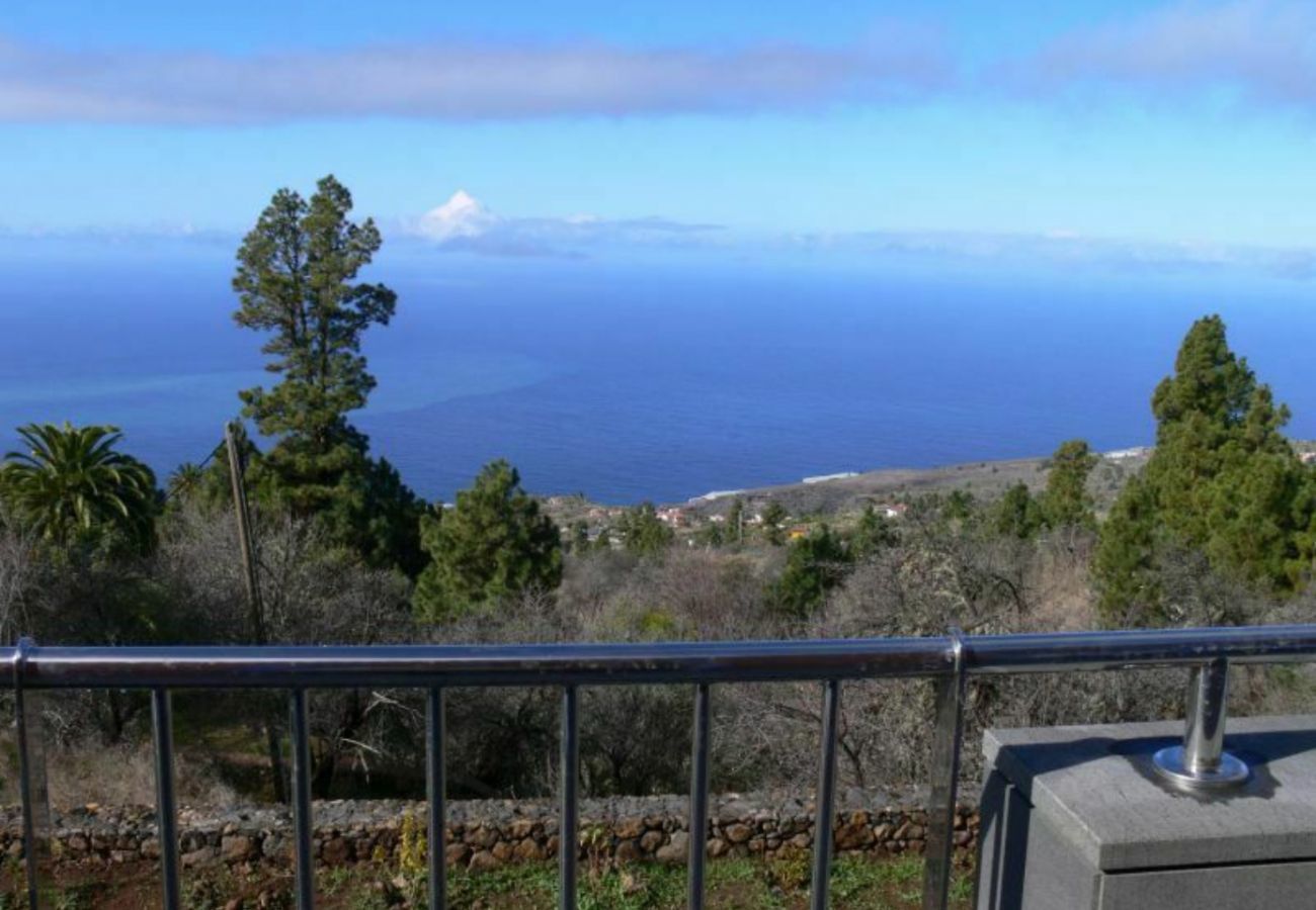 Villa Florasol is a luxurious and modern villa with heated private pool, sauna and unique seaview in Tijarafe, La Palma