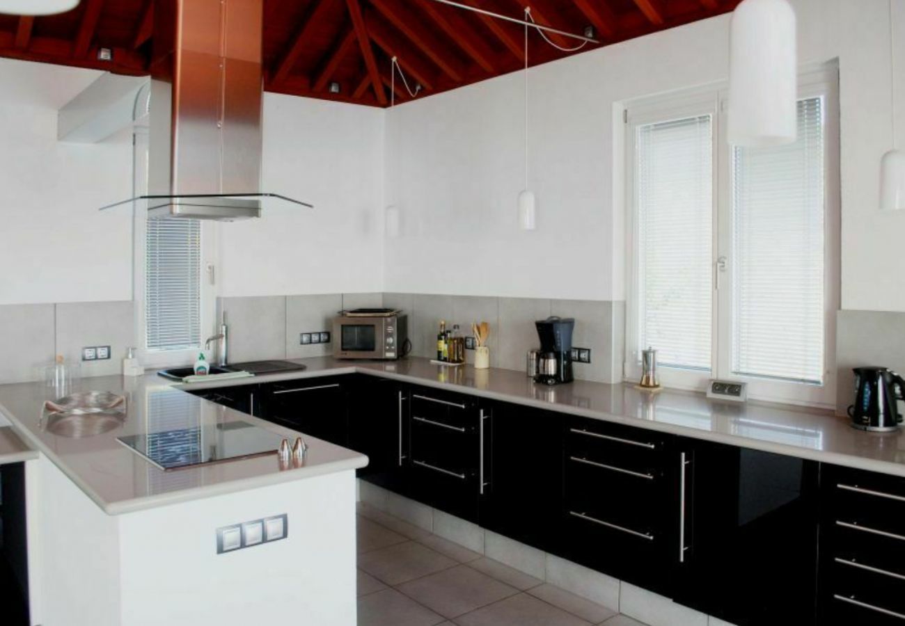 Villa Panoramico is a luxurious villa with heated private pool and sauna. With unique oceanview in Tijarafe, La Palma