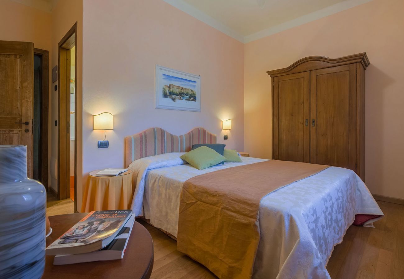 Villa Donna, spacious villa with private pool and amazing, unique views over the landscape of Le Marche, Urbania