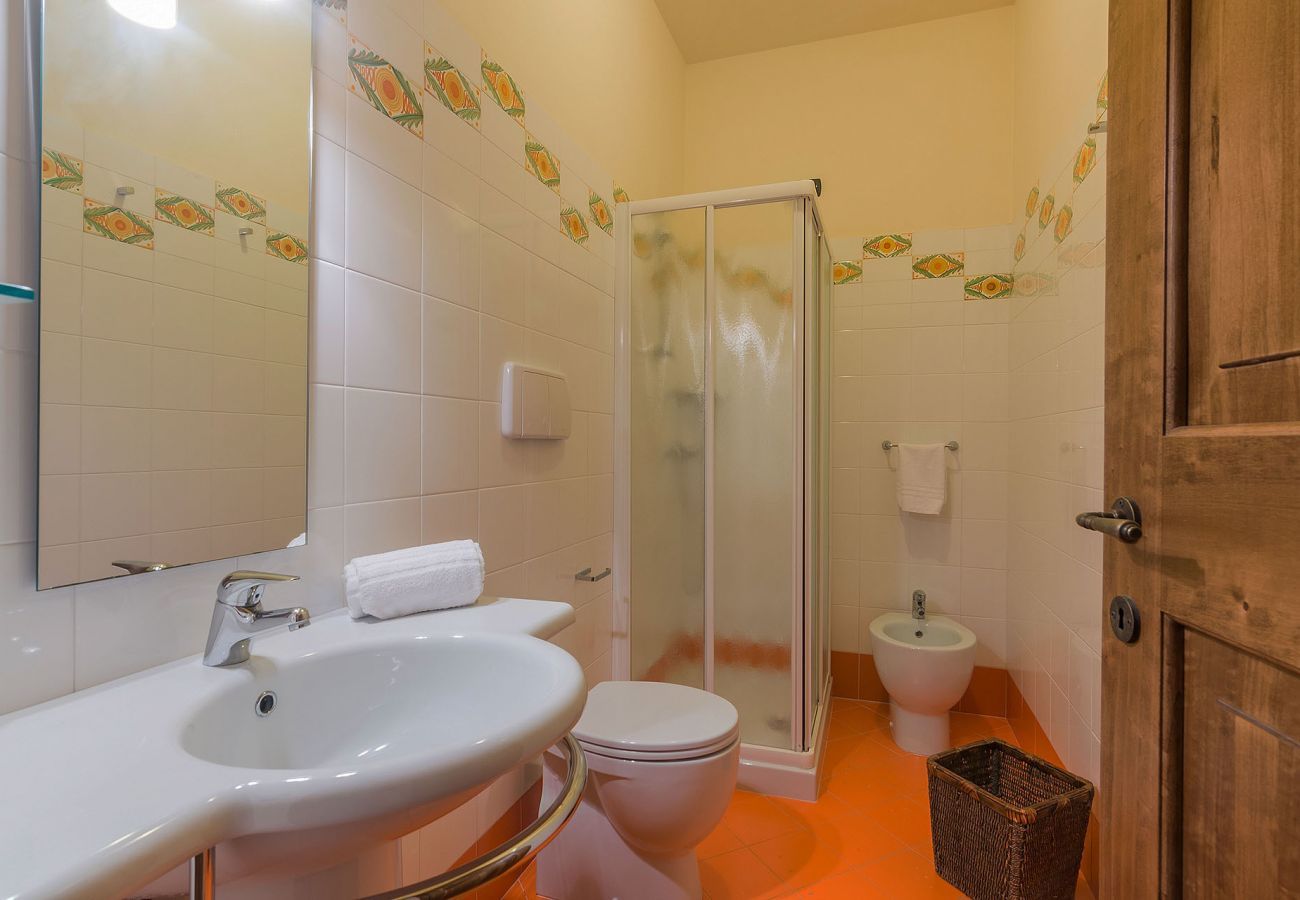 Villa Donna, spacious villa with private pool and amazing, unique views over the landscape of Le Marche, Urbania