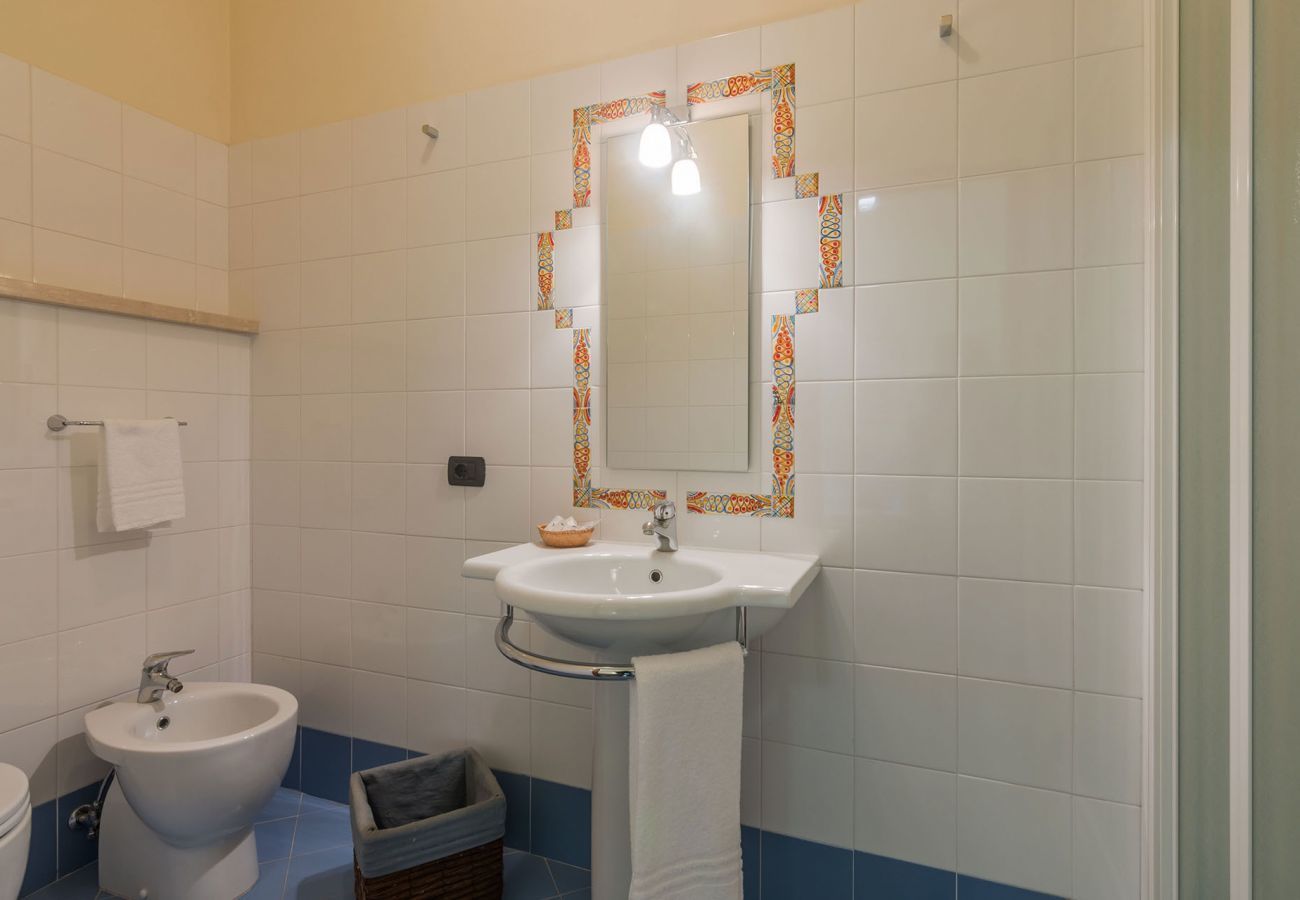 Villa Donna, spacious villa with private pool and amazing, unique views over the landscape of Le Marche, Urbania