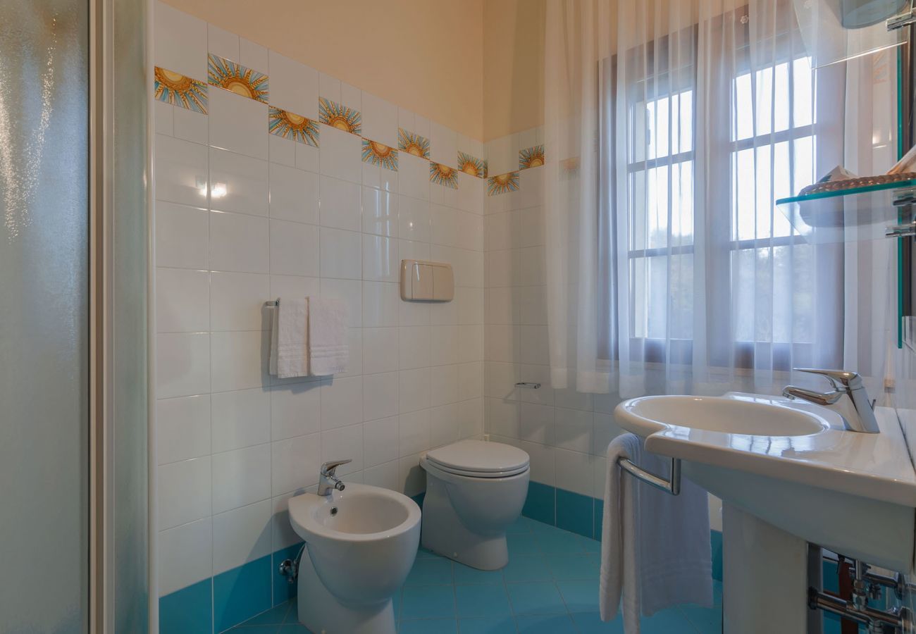 Villa Donna, spacious villa with private pool and amazing, unique views over the landscape of Le Marche, Urbania