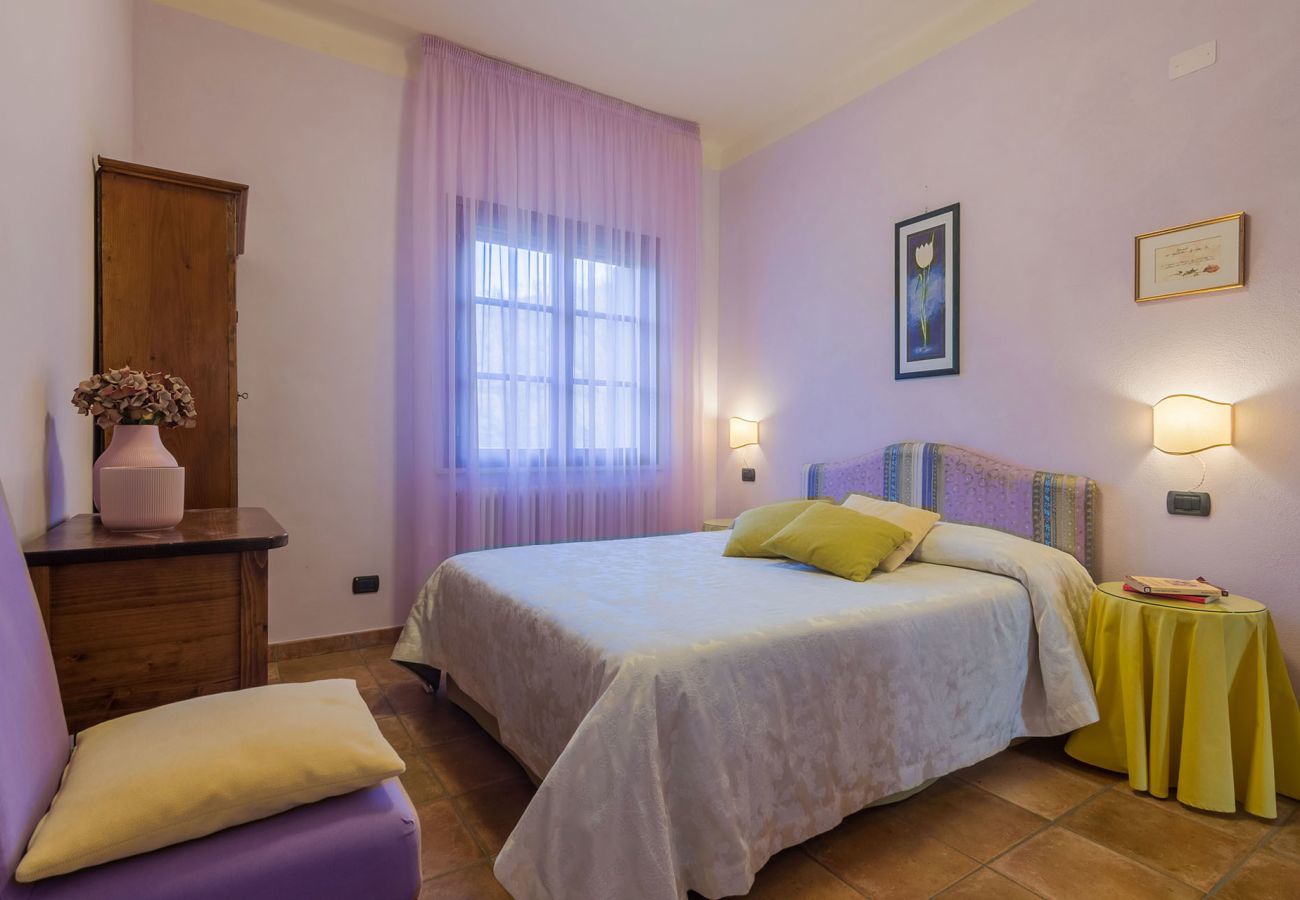 Villa Donna, spacious villa with private pool and amazing, unique views over the landscape of Le Marche, Urbania