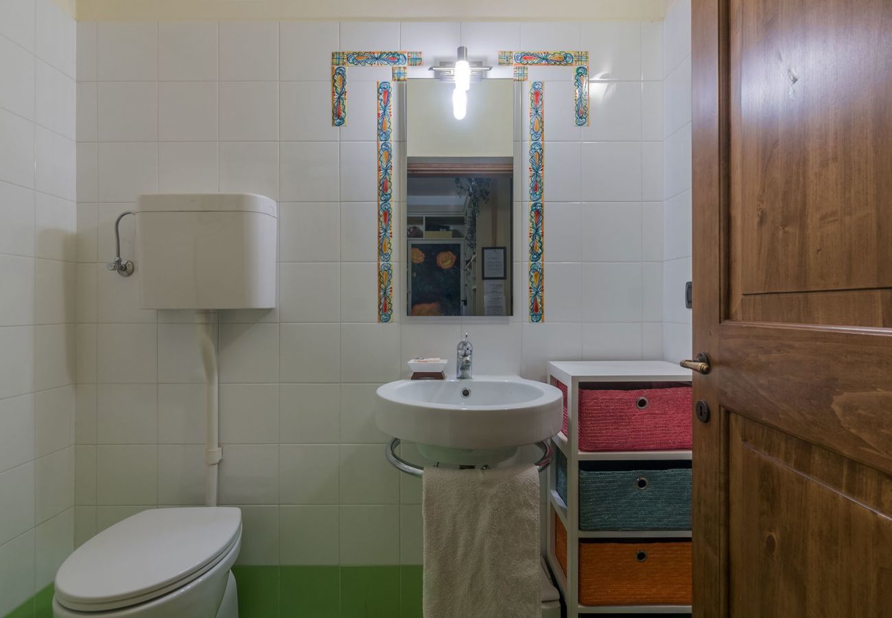 Villa Donna, spacious villa with private pool and amazing, unique views over the landscape of Le Marche, Urbania