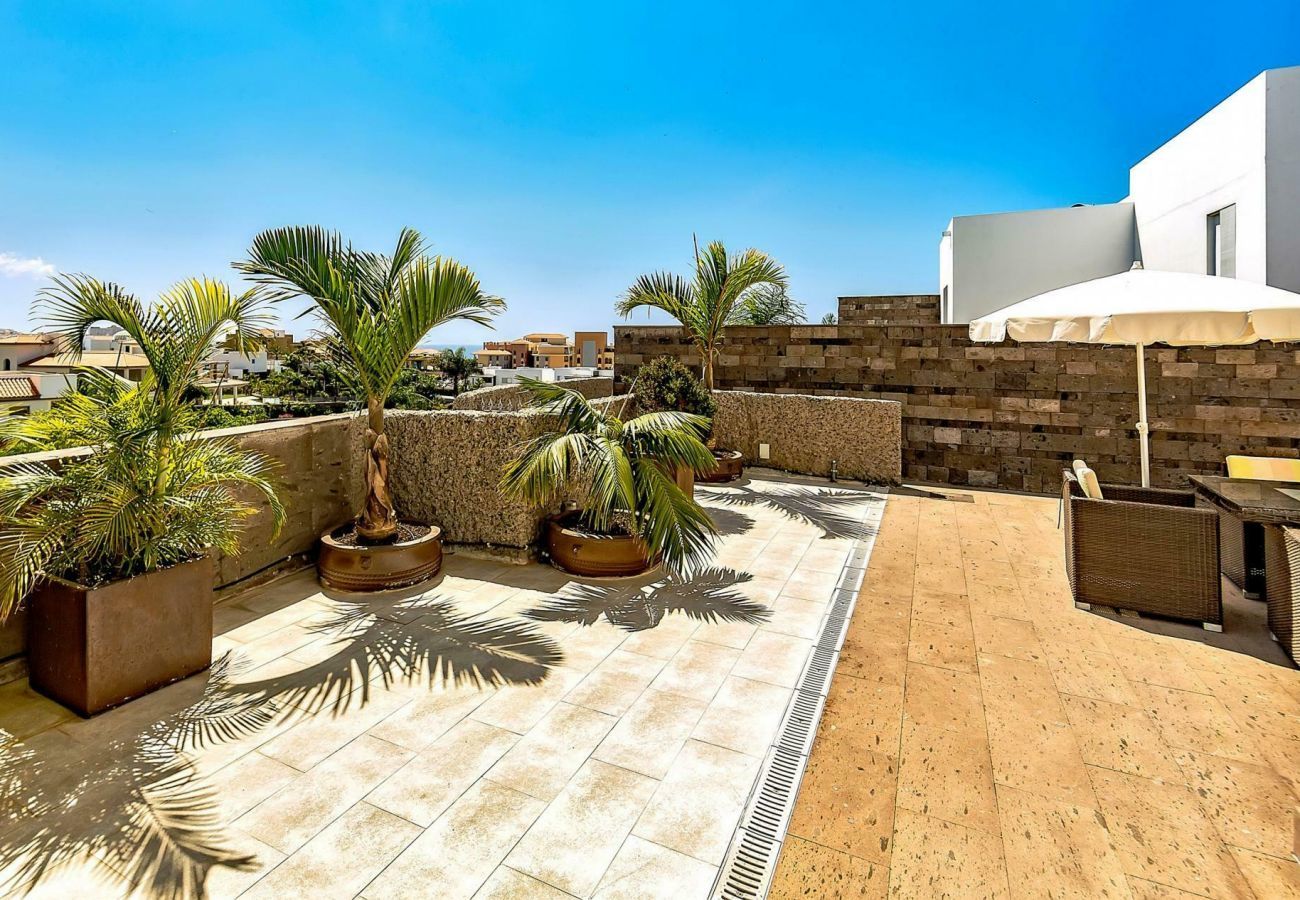 Villa Reya II is a luxiorious villa with private, heated pool. A walking distance from the beach in Costa Adeja, Tenerife