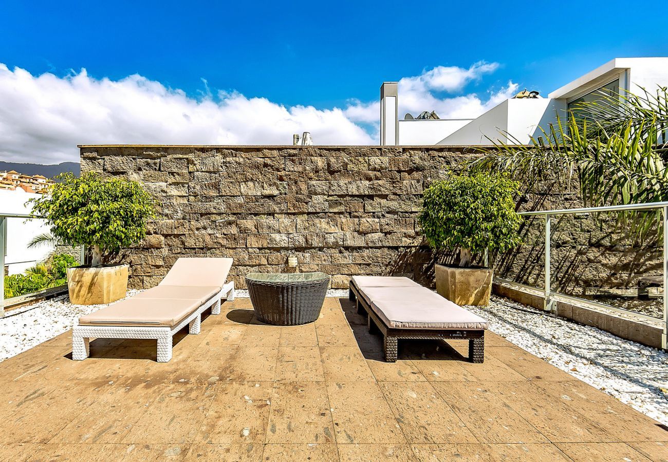 Villa Reya II is a luxiorious villa with private, heated pool. A walking distance from the beach in Costa Adeja, Tenerife