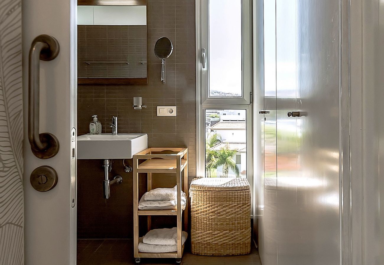 Villa Reya II is a luxiorious villa with private, heated pool. A walking distance from the beach in Costa Adeja, Tenerife